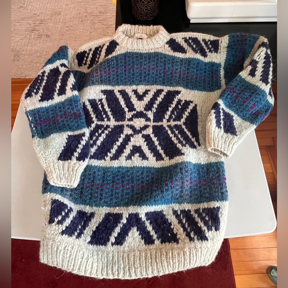 FINAL MARKDOWN PRICING! Vintage Women’s Cozy Geometric Wool Sweater